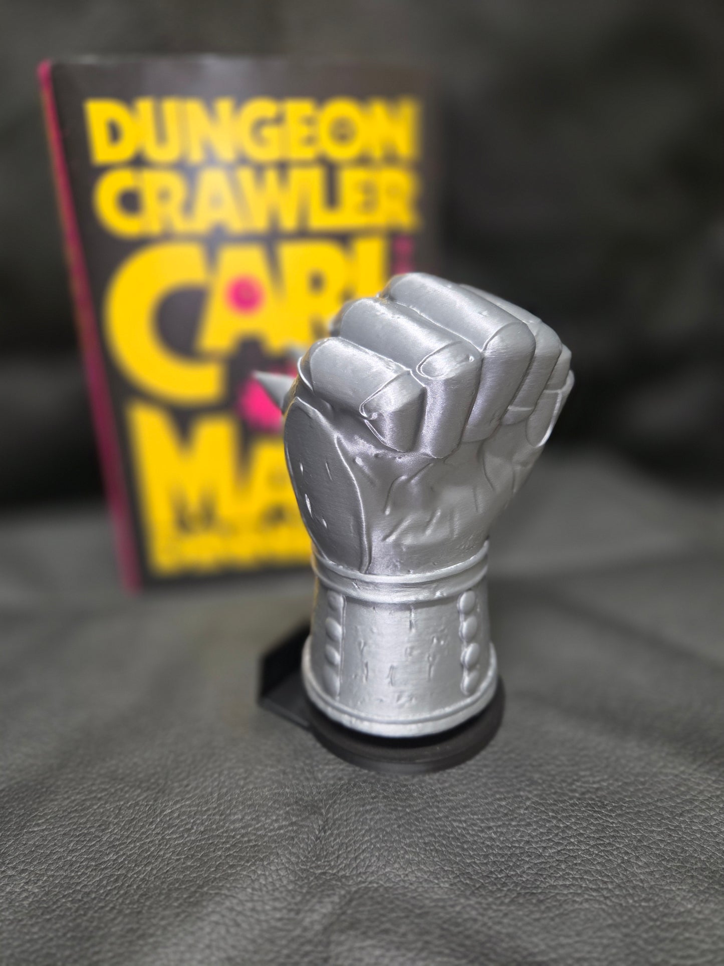 Enchanted War Gauntlet of the Exalted Grull (Dungeon Crawler Carl)